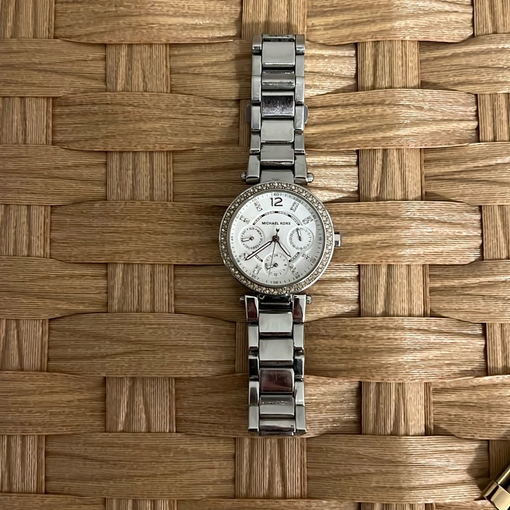 Michael Kors Watch NEEDS BATTERIES